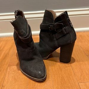 Zip-It Split Suede Booty, Chinese Laundry